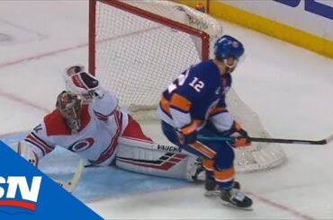 Petr Mrazek Denies Josh Bailey’s Breakaway Attempt With Huge Glove Save