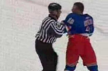 Andrew Ladd vs Sean Avery