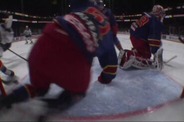 Тарасов атакует, шайба удивительным образом не оказывается в воротах