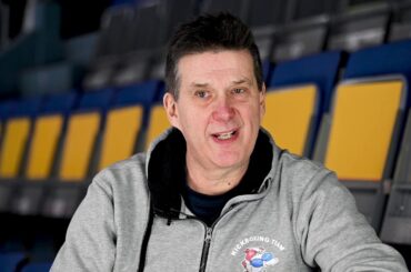 Ari Steniuksen uutuuskirja kertoo Kärppien kannattajien tarinoita