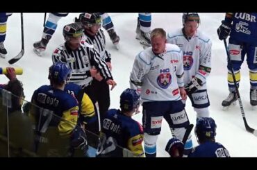 Drsná bitka s podáním ruky. Porvali se Král a Špaček