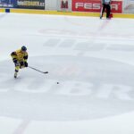 Chyba rozhodčích! Doležal při nájezdu nechal puk za sebou, mohl jet znovu