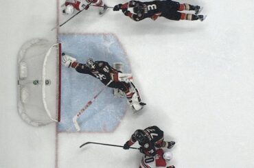 Ducks netminder John Gibson makes unreal save