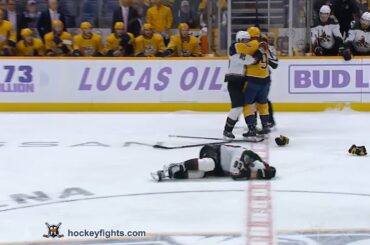 Antoine Roussel vs Mark Borowiecki Nov 13, 2021