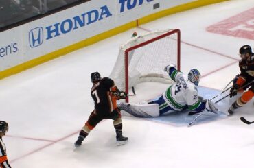 Jacob Markstrom desperately extends pad for terrific save on Cogliano