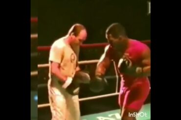Mike Tyson dempsey roll training with Kevin Rooney | Oct 24 2022 #miketyson #boxing #shorts