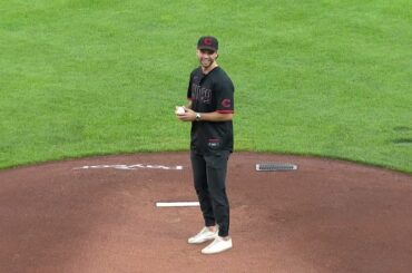 New Blue Jackets Adam Fantilli & Damon Severson throw out first pitches at Reds & Guardians games
