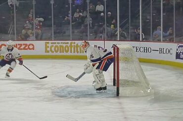 Bridgeport Islanders goalie Cory Schneider warms up 3/22/23