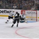 Trevor Moore With The Shorty Gives Los Angeles The 3-1 Lead In The Middle Frame