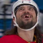 Chris Tanev scores 1st goal as a Flame from his own blue line