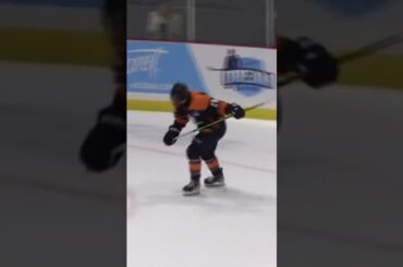 Un but à la Marie-Philip Poulin! #hockey #hockeyfeminin #womenshockey #shorts