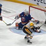 Robin Lehner uses pad to shut down Matt Cullen in tight