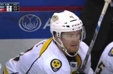 Gotta See It: Ellis sprays water bottle at referee