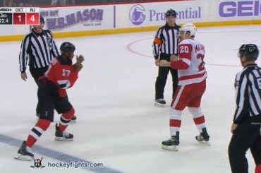Dylan McIlrath vs Wayne Simmonds Nov 23, 2019