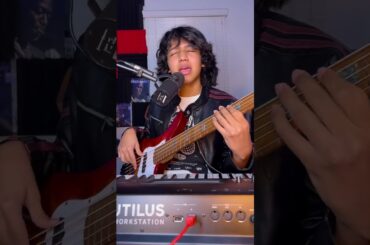 Justin Lee Schultz playing one of his favorite Michael Jackson Songs. (Heart Break Hotel) #kiesel