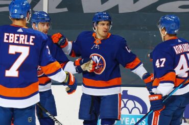 Barzal goes 200 feet for gorgeous coast-to-coast goal