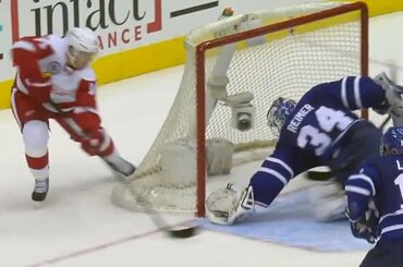 Reimer twists backward for great glove save