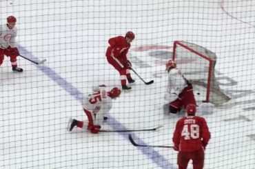 Red Wings’ top 2018 pick Filip Zadina takes part in drills
