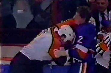 Dave Brown vs Clark Gillies & Bob Nystrom pusses out