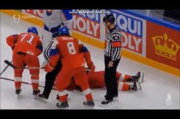 Hurricanes prospect Martin Nečas crash into boards (WC 2018 Czech republic - Slovakia)