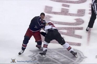 Mark Borowiecki vs Gregory Campbell Oct 14, 2015
