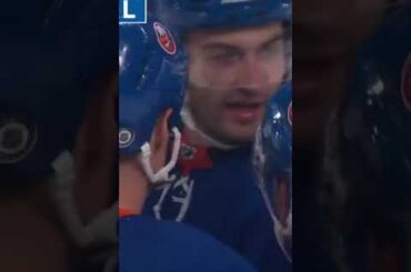 Casey Cizikas tips it in from Adam Pelech's shot