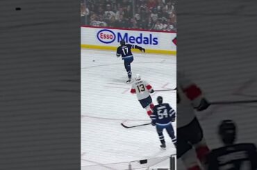 Josh Morrissey with the assist from the bench! 😉👍