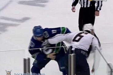 Shea Weber vs Ryan Kesler Dec 22, 2009