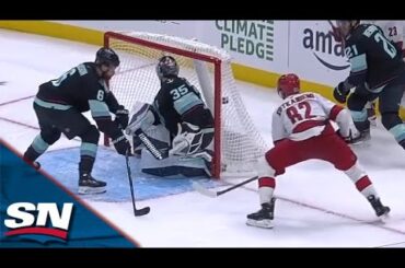 Hurricanes' Noesen Completely Fools Daccord Before Feeding Kotkaniemi For Easy Goal