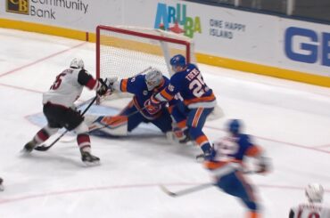 Robin Lehner stones Grabner, Richardson’s shorthanded chances