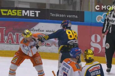 Jori Lehterä ja Niko Huuhtanen nyrkkitappelussa