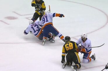 Gotta See It: Islanders’ Tavares scary collision with teammate Barzal