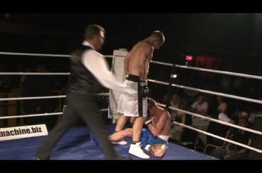 Classic Unlicensed Boxing - Zach McKinney v Dean Robinson - Bit One Sided!