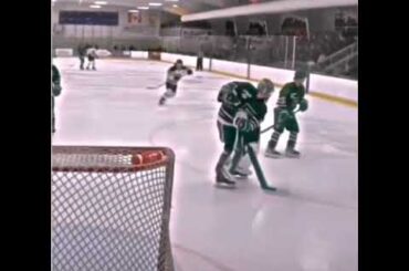 Adam Gajan v zámorí poslal útočníka "do bufetu" 🔥 #hockey #shorts #slovakia #nhl #gajan #goalkeeper