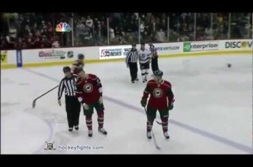 Hockeyfighters.cz  Jordan Nolan vs Marco Scandella Feb 28, 2012.wmv