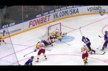 Glotov feeds Tokranov for a lovely goal