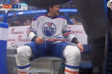 Vincent Desharnais vs Austin Watson Nov 19, 2023. Нежная драка двух бруталов...