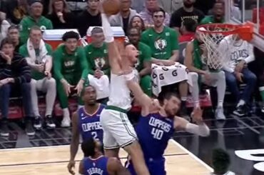 Blake Griffin NEARLY got this poster to fall 🤧