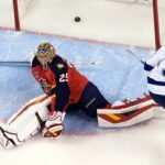 Steven Stamkos shakes and bakes in shootout