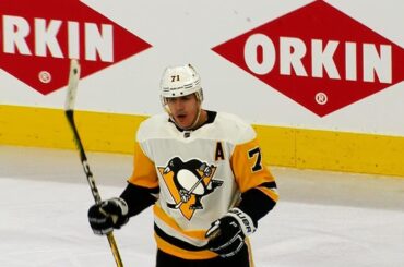 Within 5 seconds Malkin, Dumoulin extend Penguins lead