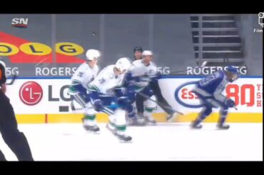 Wayne Simmonds Injury Vs Vancouver Canucks 2021