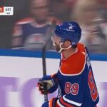 Sam Gagner of the Edmonton Oilers scores goal against the Vegas Golden Knights 28-11-2023