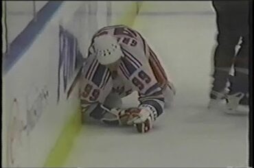 Bill Muckalt destroys Wayne Gretzky