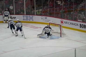 Winnipeg Jets goalie Connor Hellebuyck warms up 1/17/23