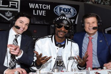 Snoop Dogg hosts and calls first period of the LA Kings game (FULL)