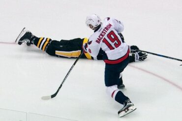 Backstrom snipes one past Fleury to give Capitals commanding lead