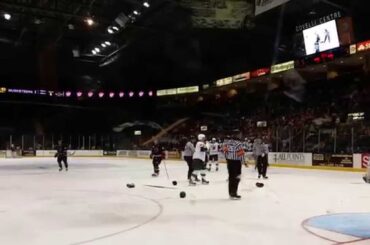 Youngstown Phantoms #27 Luke Stork fights Sioux City Musketeers #5 Neal Pionk