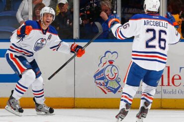 Hall scores 2 goals in 8 seconds