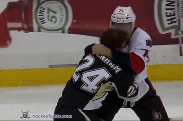 Mark Borowiecki vs Bobby Farnham Oct 15, 2015