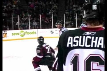 Joshua Smith vs Jordan Martinook Nov 13, 2010